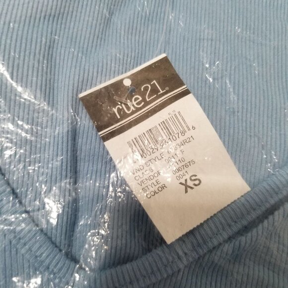 NWT rue 21 Light Blue V Neck Essential Tee Size XS Color Light Blue - Picture 4 of 6